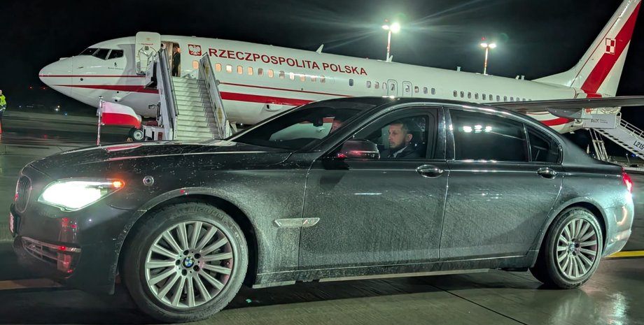 Грязный BMW для Навроцкого: в Польше разгорелся скандал после визита президента в Латвию»>