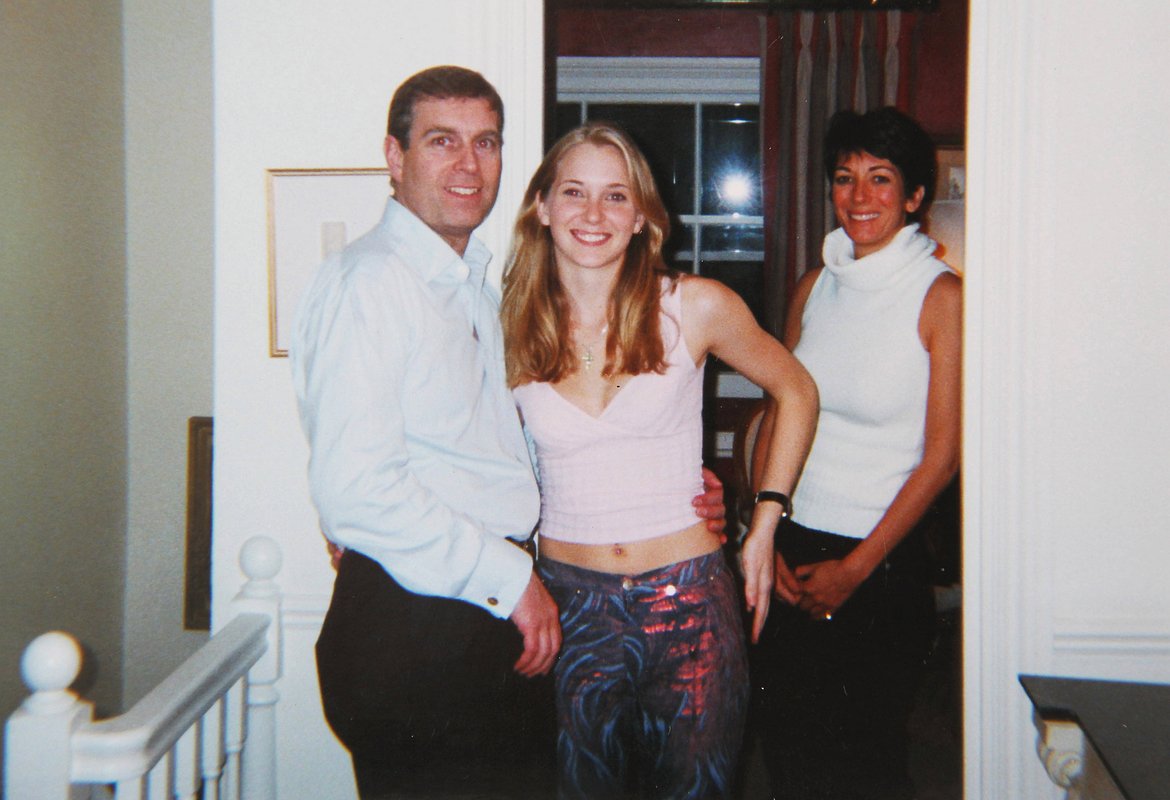 Принц Эндрю, Вирджиния Джуффре и Гислейн Максвелл, 2001 год