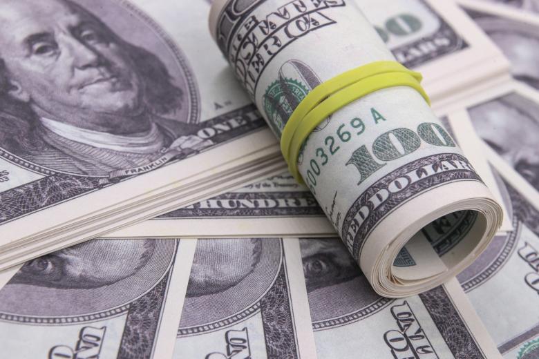cb-vpervye-za-tri-mesjaca-povysil-kurs-dollara-v-rossii-99edf92.jpg