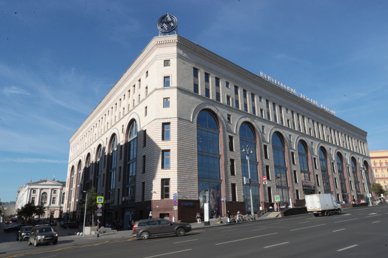 detskij-mir-evakuirujut-v-moskve-chto-sluchilos-vzryv-pozhar-zhertvy-1b9e381.jpg