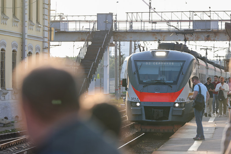 junyj-ekstremal-sgorel-katajas-na-elektrichke-v-podmoskove-a941796.jpg