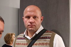 kommentator-ufc-rasskazal-o-sorvavshih-boj-emeljanenko-v-promoushene-russkih-gangsterah-44e3d61.jpg
