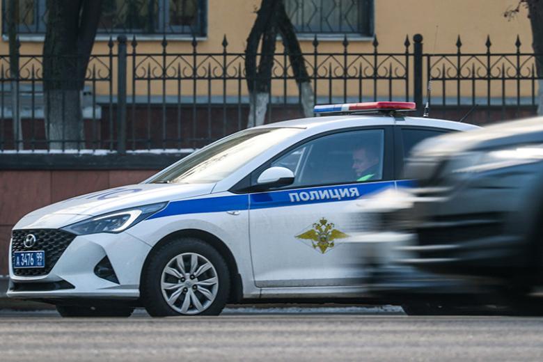 moskvich-ublazhal-sebja-vozle-odnogo-iz-stolichnyh-aeroportov-63eca9d.jpg