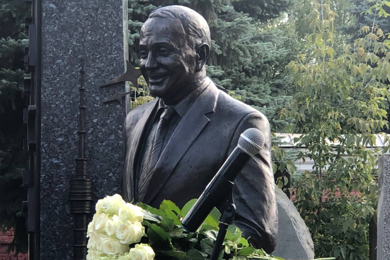 opublikovano-foto-pamjatnika-masljakovu-na-novodevichem-kladbishhe-cbdcb8a.jpg