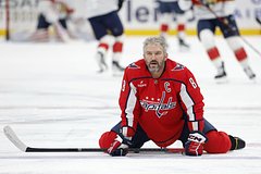 ovechkin-otkazalsja-obmatyvat-kljushku-raduzhnoj-lentoj-pered-matchem-nhl-b2db607.jpg