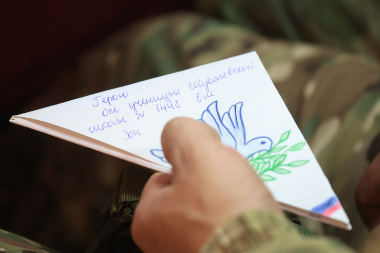 shkolniki-napisali-bojcam-svo-tysjachi-pisem-ko-dnju-narodnogo-edinstva-38e12a3.jpg