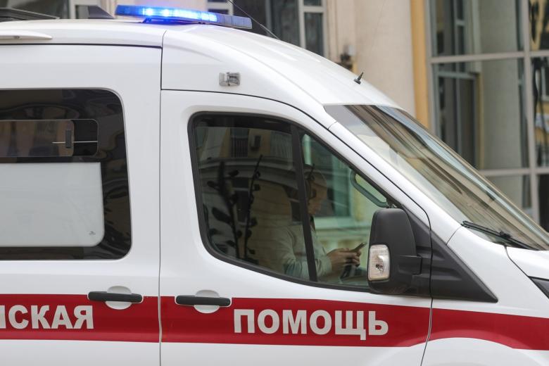 v-moskovskoj-oblasti-muzhchina-chudom-vyzhil-posle-padenija-s-kryshi-doma-7a967ca.jpg