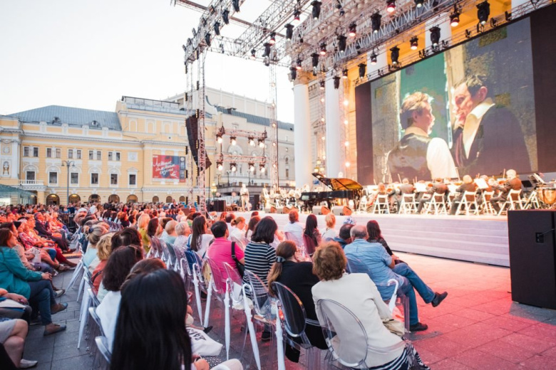 znamenityj-akter-posetil-kinofestival-v-rossii-12846b7.jpg